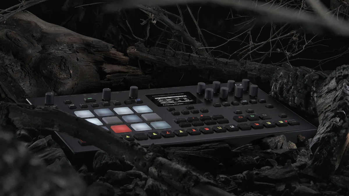 Elektron Analog Rytm MKIIの写真。光るパッドが並ぶ（画像: Elektron）